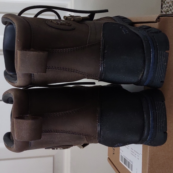 Shoes - Picture 3 of 4